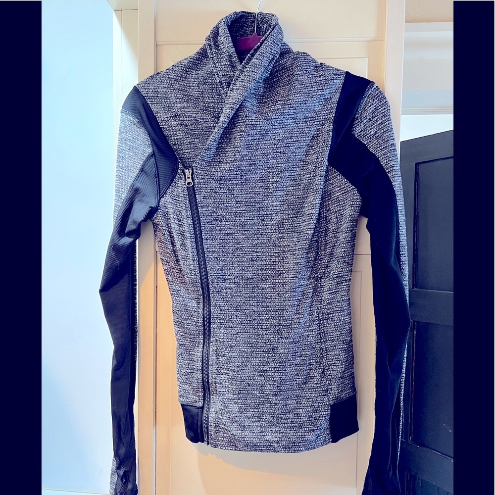 Lululemon athletic jacket size 6 black